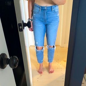 American Eagle Light Wash Mom Jean Size 4